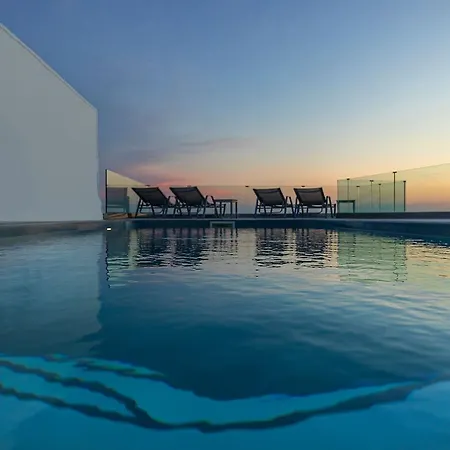 Hotel Pearl On The Cliff & By Pearl Collection Imerovigli (Santorini)