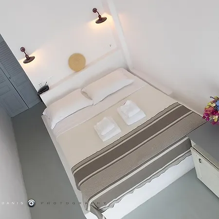 Hotel Pearl On The Cliff & By Pearl Collection Imerovigli (Santorini)